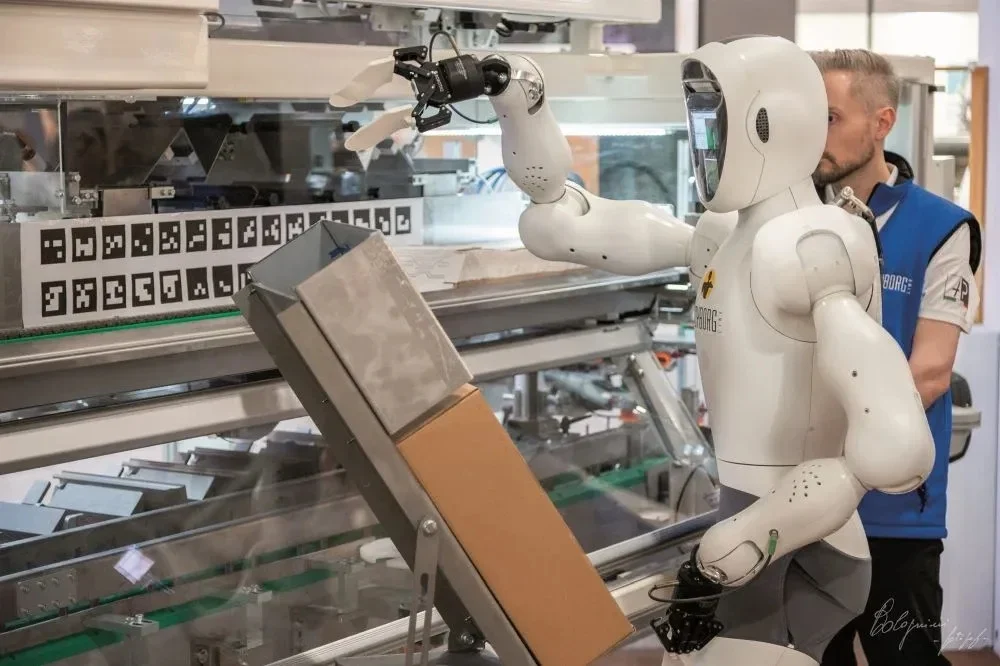 Altopack-Robotic-humanoids-for-the-food-lr.jpg
